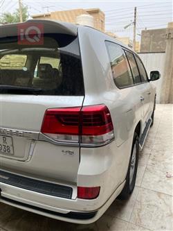 تۆیۆتا لاند کروزەر